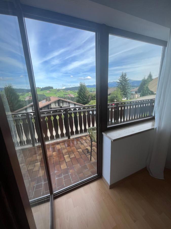 Helle Wohnung Mit Grossem Balkon 上罗伊特 外观 照片